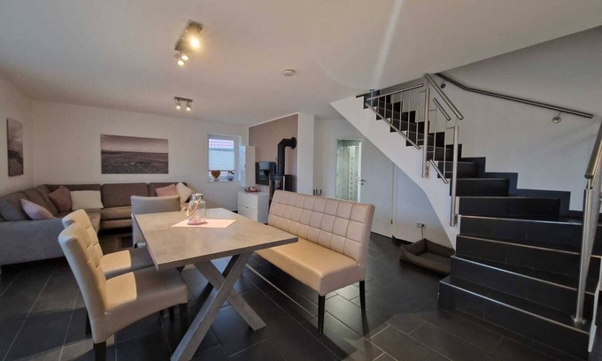 Hilgenriedersiel House | Discover Hilgenhuus: Oceanfront Bliss with Top Amenities