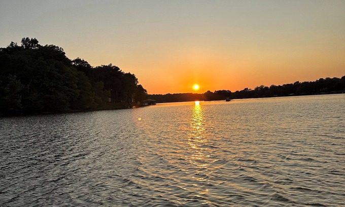 Marion House | Beautiful Lakefront Retreat with Breathtaking Sunset Views