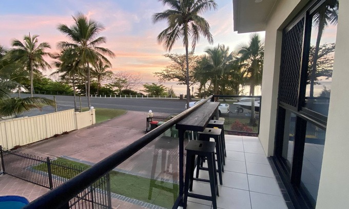 Cooee Bay Apartment | Experience La Mer Moor Beachfront Unit with Ocean Views