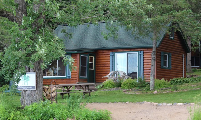 Birchwood Cabin | Experience Lakeshore Living at Lakeview Pine Hotel