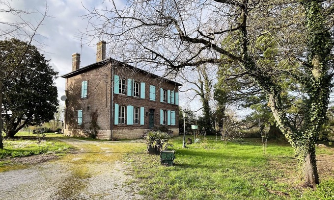 Simard House | Discover Les Bons Amis: Family and Pet-Friendly Retreat