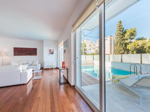 Elliniko Villa | Relaxing Greek Villa with Private Pool & Jacuzzi Retreat