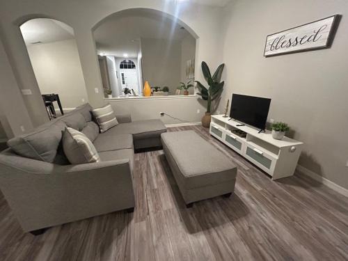 Ruskin House | Discover LUX Guesthouse: Rated 9.3 with Family-Friendly Stays