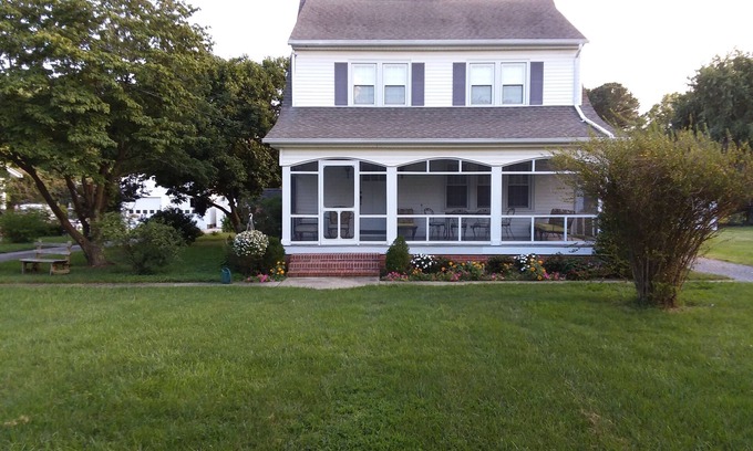 Salisbury House | Discover Mabel Rose - Inviting 3-Bedroom Retreat Awaits