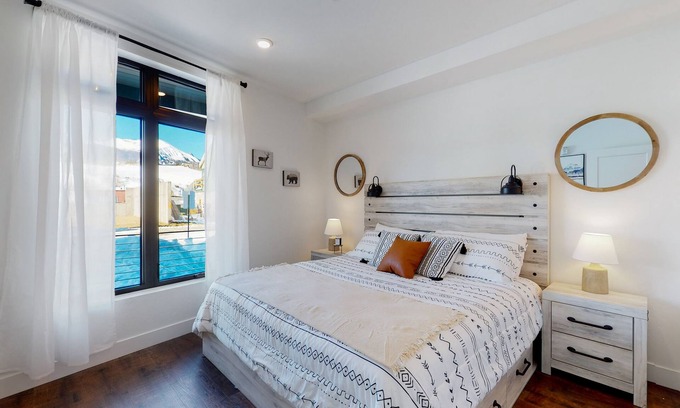 Silverthorne Condo | Discover Mountain Dreams with Scenic River Views