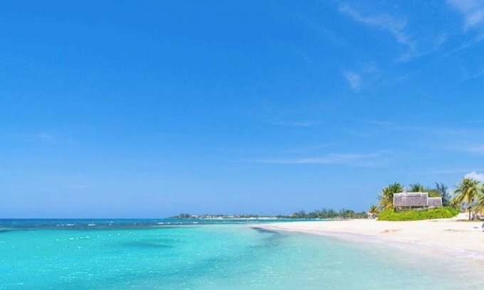 Stewart Town Resort | Welcome to Ocean's Tropical Escape!nBeach front, beach access 1-bedroom, 4 bed.