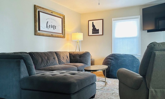 Mountain Home House | Experience Mountain IdaHome: Pet-Friendly & Family-Centric