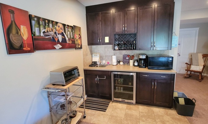 Cochrane Bed & Breakfast | Pet-Friendly Suites Near Mountains with Pool & Spa