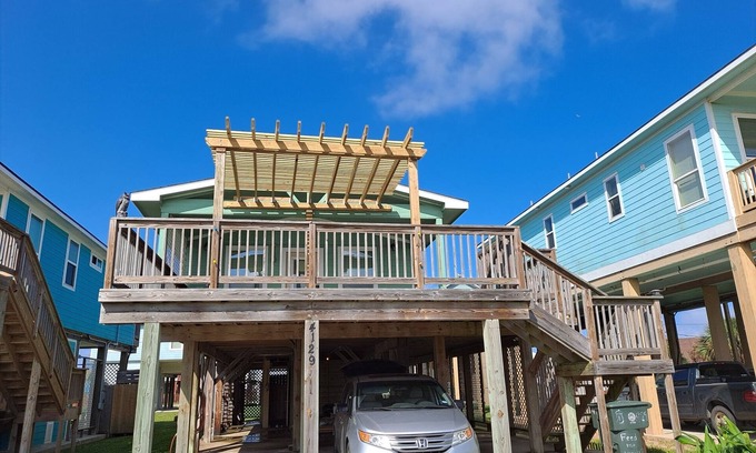 Galveston House | Cozy Beach House for Families with Oceanfront Bliss