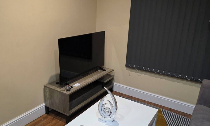 Walsall Apartment | Welcome to our stylish luxury flat in Walsall Town Centre,