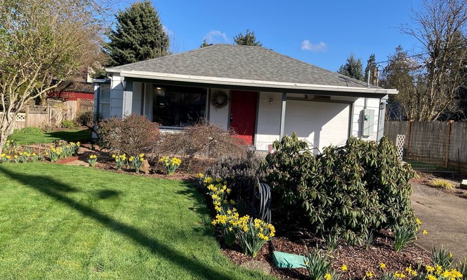 Eugene House | Discover Piccolo Cottage: Perfect for Families and Pets