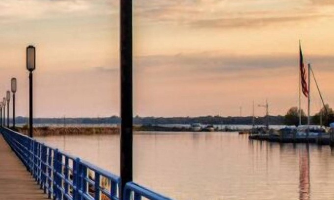 Hillman Cabin | Experience Comfort at Pikes Paradise with Lake Views