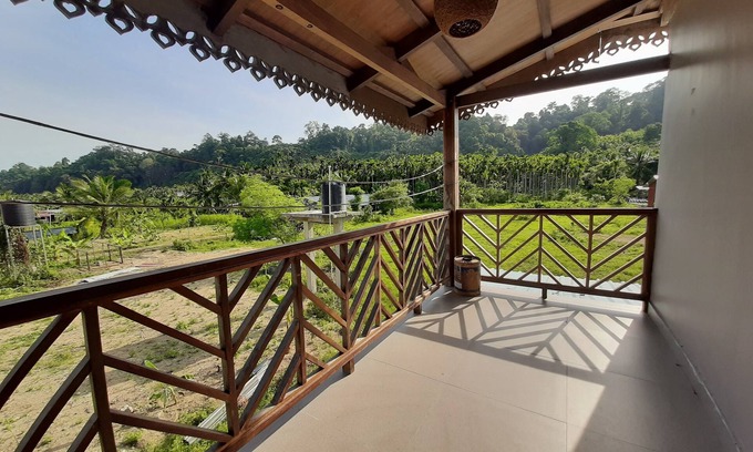 Havelock Island House | Relax at Roy's Villa: Breakfast & Kitchen on Havelock Island
