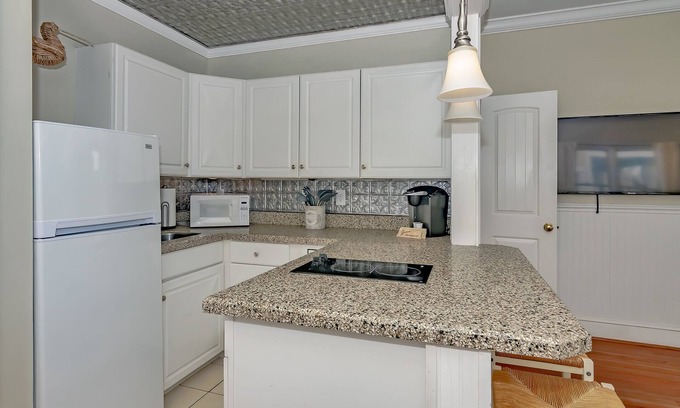 Bald Head Island Bed & Breakfast | Discover Royal Palm Suite at The Marsh Harbour Inn