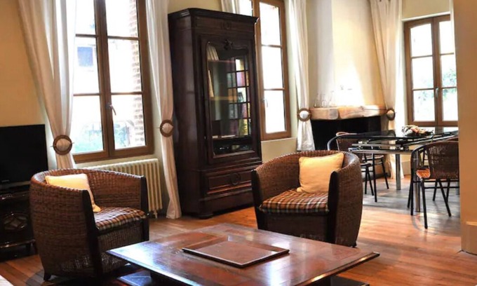Aubigny-sur-Nere House | Discover Scotland: Family-Friendly Hotel with Kitchen Amenities