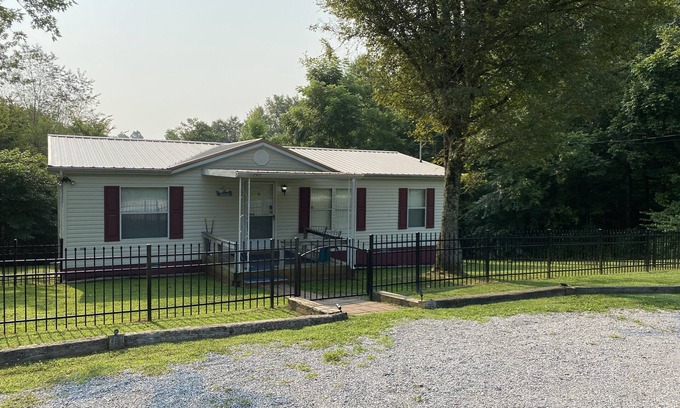 McEwen House | Family & Pet Friendly Retreat at SkyCapps - 10/10 Rated!