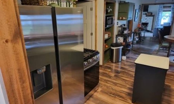 Mattoon House | Experience Slice of Paradise: Pet-Friendly Lake View Retreat