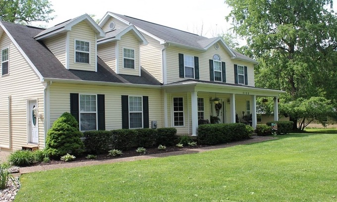Jeffersontown House | Experience Southern Hospitality with European Flair Today!