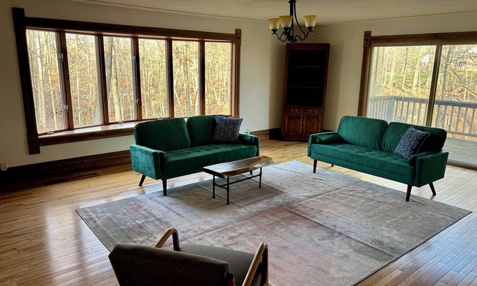 Melmore House | Welcome to St. John’s Hollow Retreat! Charming 3-bedroom house outside of Tiffin