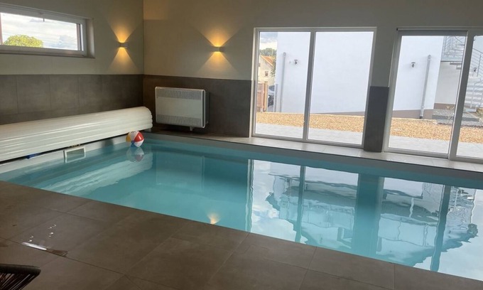 Mettlach Apartment | Discover a Cozy Studio with Pool, Spa, and Ocean View