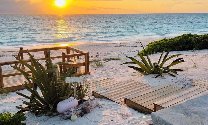 Farmer's Hill House | Welcome to Sugary Sands – a beautifully decorated home on a wide secluded beach!