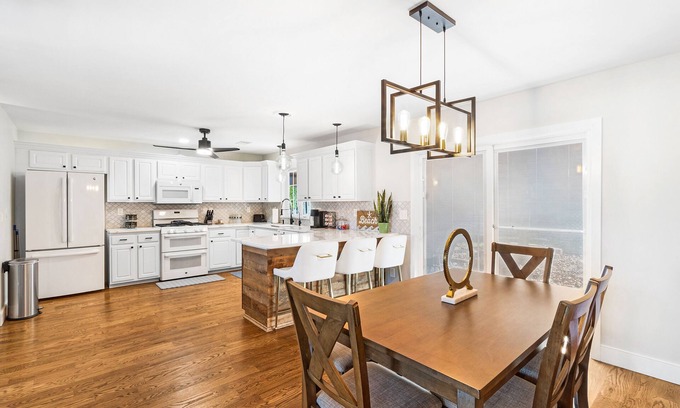 Keansburg House | Discover Sunny Side Beachfront Getaway: Family-Friendly Haven
