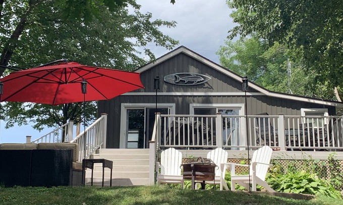 Maple Lake House | Experience The Beach House: Rated 9.8 with Ocean Views!