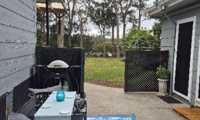 Woollamia Apartment | Welcome to the beautiful gateway of Jervis Bay.nWhere the bush meets the water.