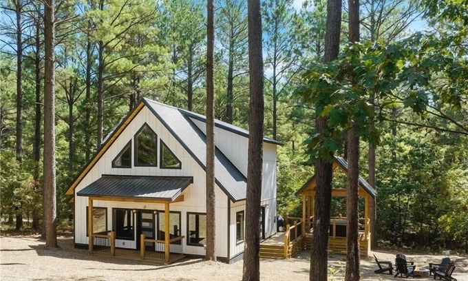Pickens Cabin | Discover the Boujee Bungalow: Spa & Hot Tub Oasis