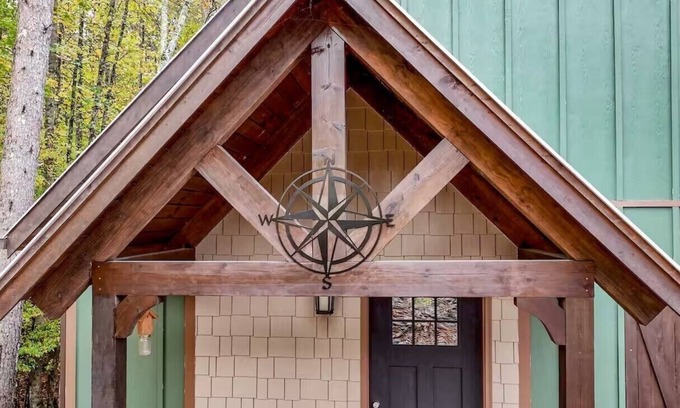 Tellico Plains Cabin | Welcome to the Compass Lodge! Sit back and relax in this calm, stylish space.