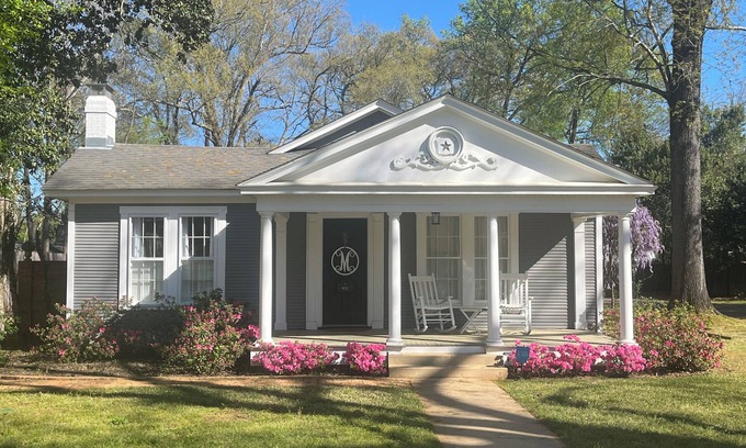 Nacogdoches House | Discover the McKinney Morgan House: A Pet-Friendly Retreat