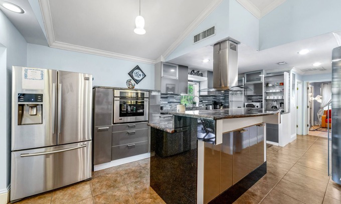 Windermere Villa | Your Pet-Friendly Retreat at the Farm House - 9/10 Rated!