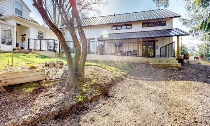 Concord Cottage | Discover the Farmhouse Retreat: Family-Friendly Getaway