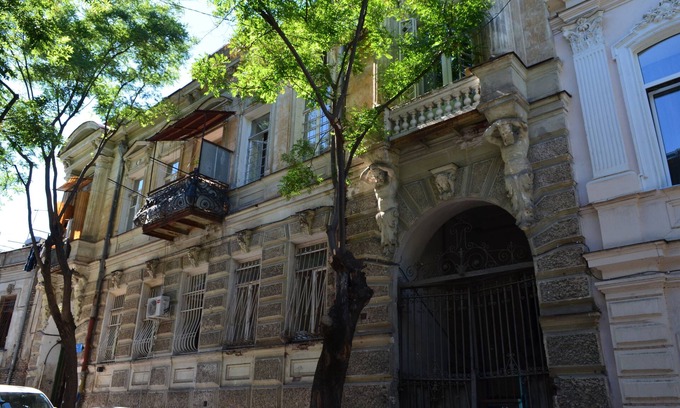 Sololaki Apartment | Experience the Historic Center of Tbilisi with Kitchen Access