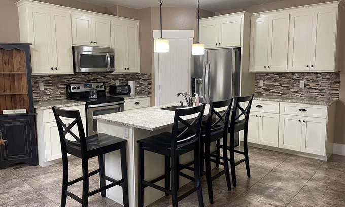 American Fork House | Explore The Honey Hive: 2 Bedroom Retreat with Pool