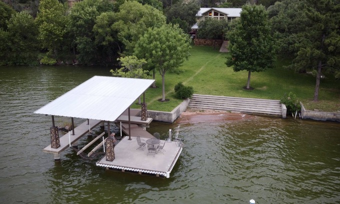Buchanan Dam House | Tranquil Inks Lake Waterfront Retreat with Scenic Views