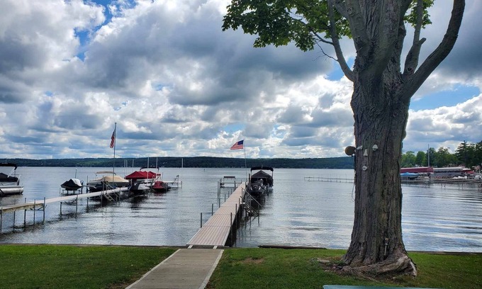 Bemus Point House | Explore Comfort at Welcome to the Lake Hotel