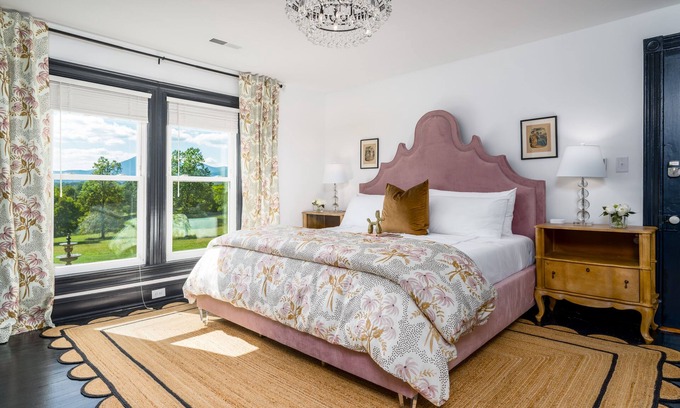 Nellysford Hotel | Discover Everett Estate: Modern Comfort in Historical Elegance