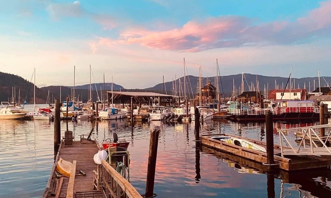 Cowichan Bay Apartment | Experience the Ocean Front Cowibbean Guesthouse Escape