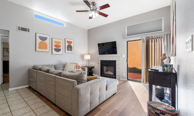 Oso Grande House | Experience the Oso Cozy Casita: Pet and Child Friendly Stay