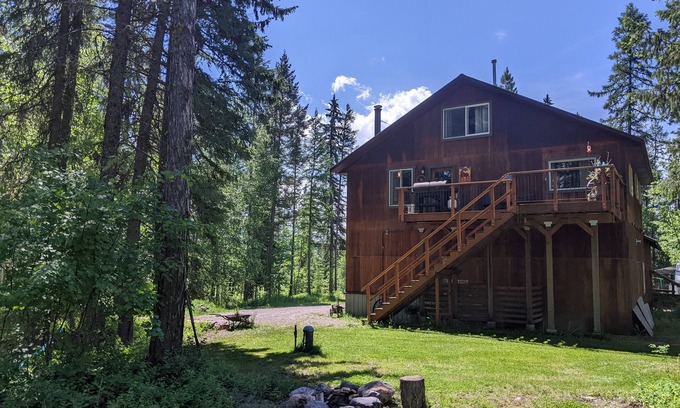 Columbia Falls House | Discover The Ponderosa: Pet-Friendly Family Getaway