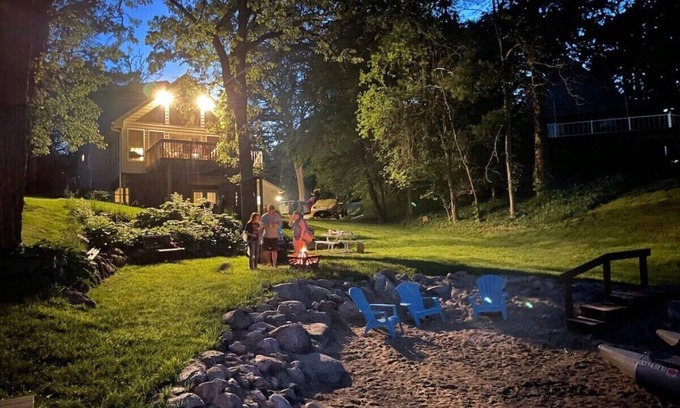 Panora House | Beautiful Lakefront Home with Beach Access and Ocean Views