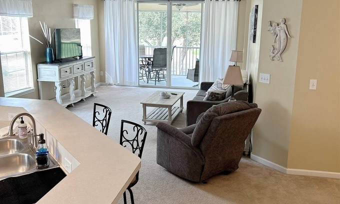 Red Hill Condo | Discover Your Perfect Getaway with Ocean View & Spa!