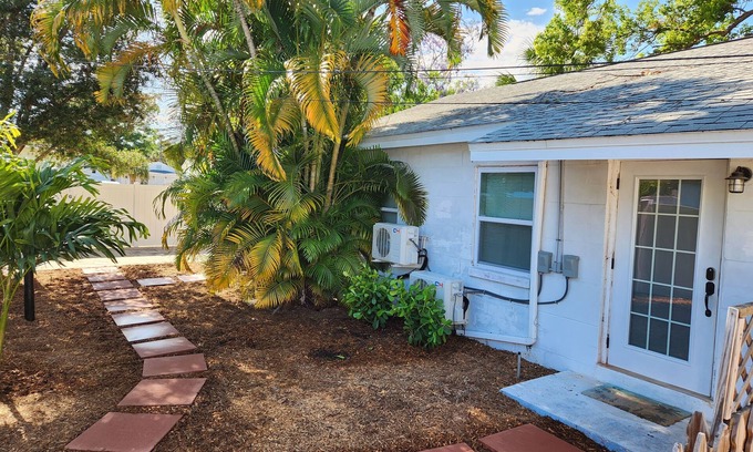 Magnolia Heights House | Relax at The Pink Flamingo: Cozy Home with Pet-Friendly Yard