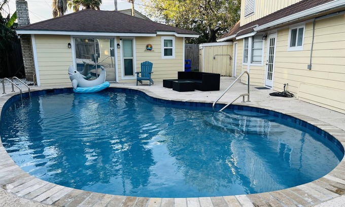 Bay Area House | Relax at the Sunshine Shack – Oceanfront Bliss Awaits!