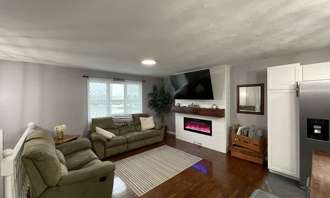 Champaign House | Discover the Thin Mint: Pet-Friendly Family Retreat