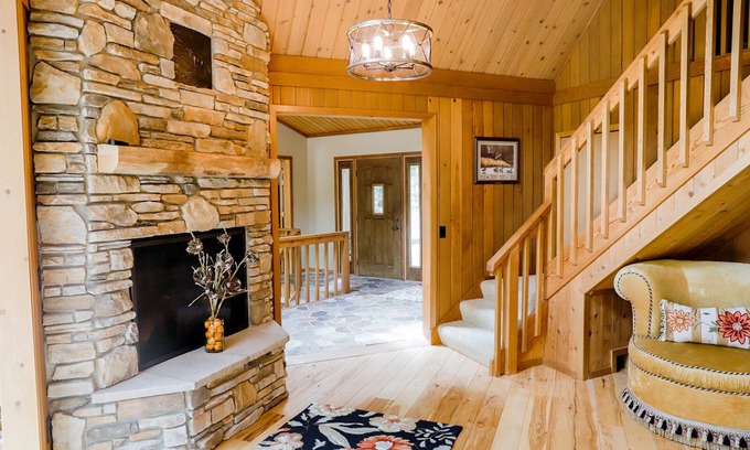Lake Mills House | Discover the Treehouse: A Perfect Ocean View Retreat