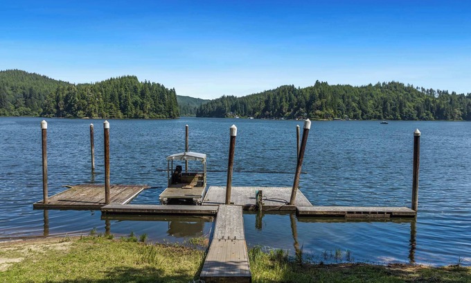 Lakeside Villa | Welcome to THE ultimate Lakefront Villa!