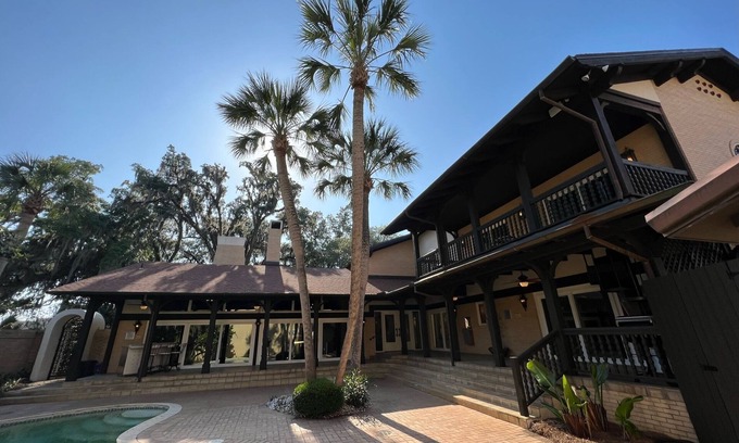 Governor's Walk House | Discover The Urban Mansion: Guest Rated 10/10 in Midtown
