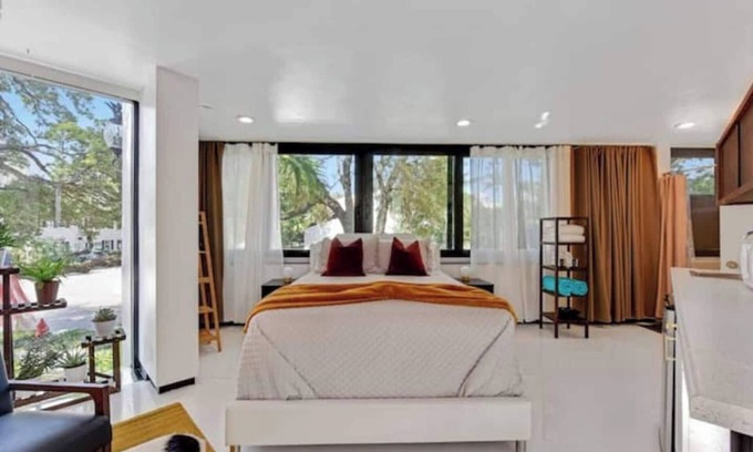 Colee Hammock Apartment | Impeccable 1-Bedroom Apartment with Oceanfront Views